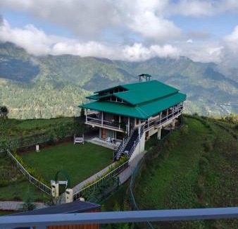 Tehri Range Bed & Breakfast | HighField Villa
