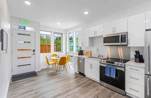 Capitol Hill Apartment | Highgarden: The Seat of House Tyrell Sweet Suite