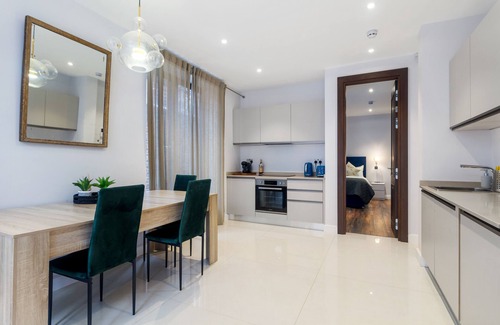 Highgate House | Highgate - Luxury 4-Bedroom Spacious House with Indoor Pool