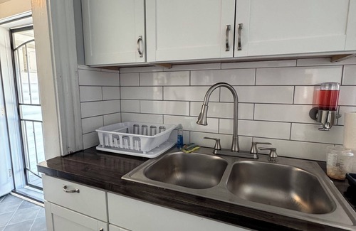 Jackson Apartment | Highland Ave 1-Bedroom Apartment