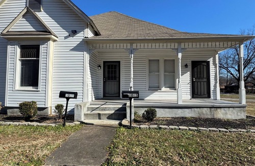 Jackson Apartment | Highland Ave 1-Bedroom Apartment