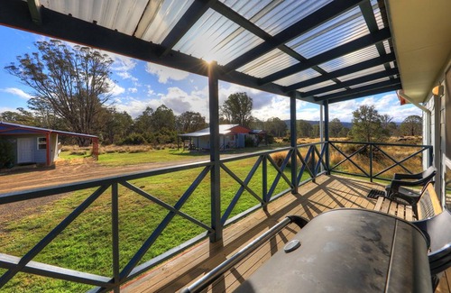 Bronte Park Hotel | Highland Cabins and Cottages
