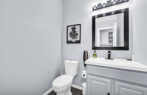 Dallas House | Highland Cottage - Central, Huge Yard Hot Tub