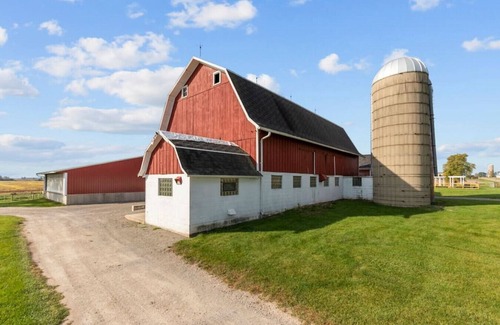 Van Dyne House | Highland Farmhouse- Located on Hobby Farm