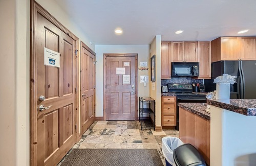 The Highlands Condo | Highland Greens Lodge 210 1 Bedroom Condo by RedAwning