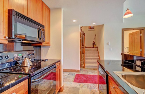 The Highlands Condo | Highland Greens Lodge 305 3 Bedroom Condo by RedAwning