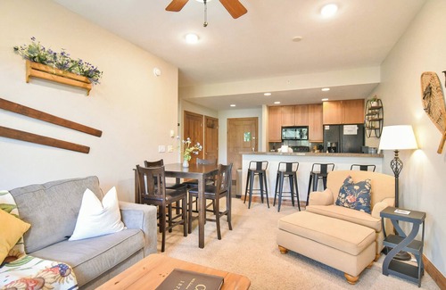 The Highlands Condo | Highland Greens Retreat: Great Location, Near Shuttle Stops