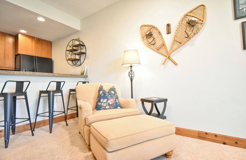 The Highlands Condo | Highland Greens Retreat: Great Location, Near Shuttle Stops
