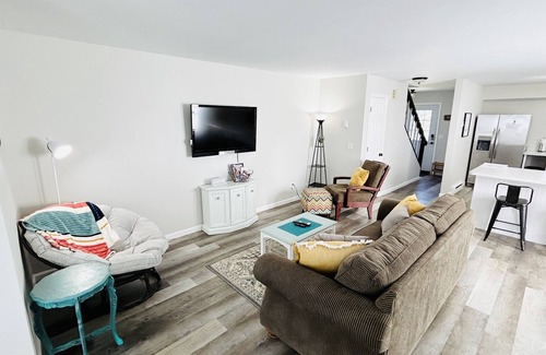 Sheridan House | Highland Hideaway-Newly Remodeled!