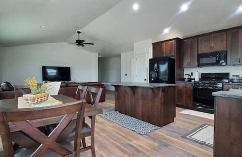 Dillon House | Highland House in College town