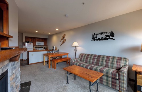 Snowshoe Hotel | Highland House