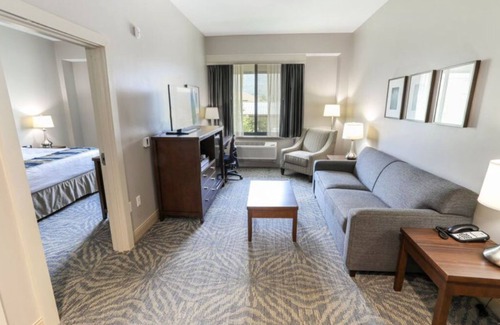 Fairfield Cabin | Highland Queen Suite | Comfort & Resort Access