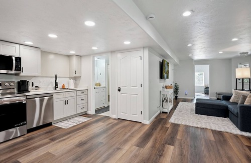 South Ogden House | Highland Retreat-Modern Mother in Law Suite Near Ogden