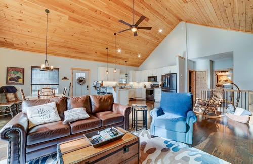Blairsville Cabin | Highland SunsetnSunset view - close to lake, hiking, wineries. Family friendly.
