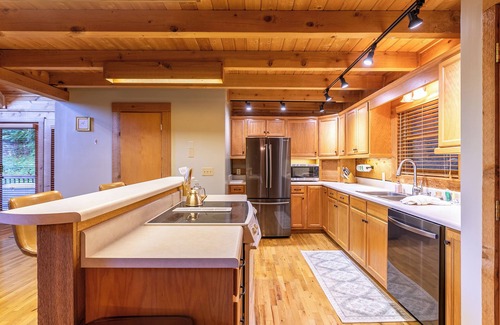 Deep Gap Cabin | Highlander Cabin - Cozy family cabin near Boone!