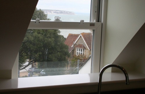 Shanklin Apartment | Highlands Apt 4 - balcony, sea views, balcony, free wifi + parking