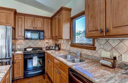 Highlands Townhomes Apartment | Highlands Area by East West Hospitality