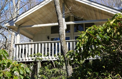 Highlands House | Highlands Falls Country Club, one convenient mile from Downtown Highlands