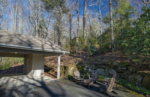 Highlands House | Highlands Falls Country Club, one convenient mile from Downtown Highlands