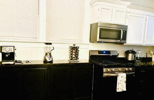 Germantown House | Highlands Home: Bourbon, Derby, Bar, Karaoke & Fun!