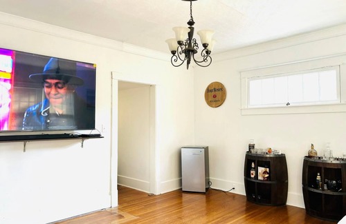 Germantown House | Highlands Home: Bourbon, Derby, Bar, Karaoke & Fun!