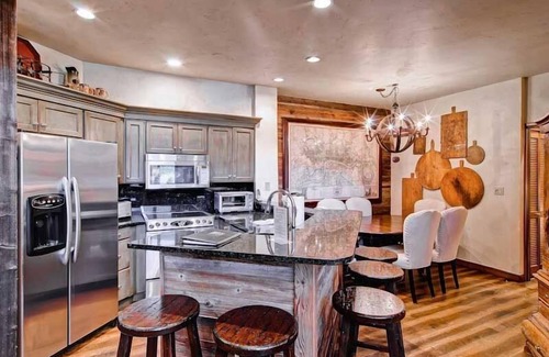 Highlands Townhomes Condo | Highlands Lodge 405 - 3 Bedroom plus Loft Residence