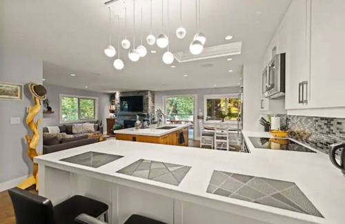 Highlands House | Highlands Oasis BCnn