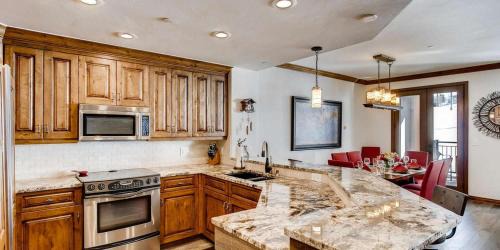 Highlands Townhomes Apartment | Highlands Slopeside #207 condo