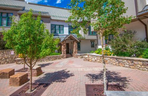 Highlands Townhomes Apartment | Highlands Slopeside Townhome #18 condo