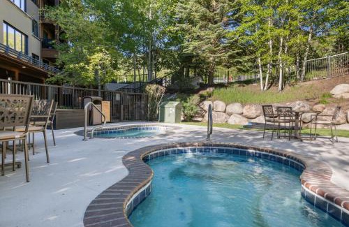 Highlands Townhomes Apartment | Highlands Slopeside 212 by East West Hospitality