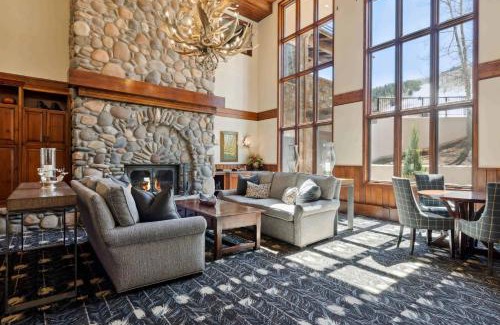 Highlands Townhomes Apartment | Highlands Slopeside 212 by East West Hospitality