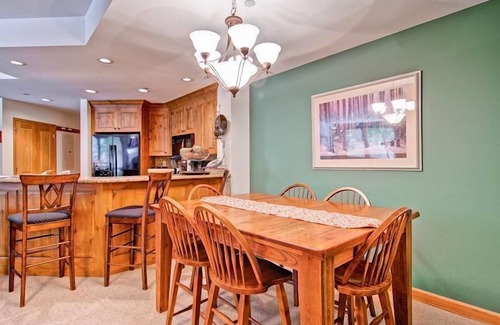 Highlands Townhomes Condo | Highlands Westview 105