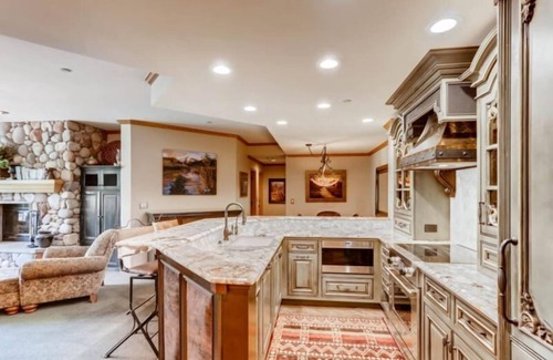 Highlands Townhomes Condo | Highlands Westview 102