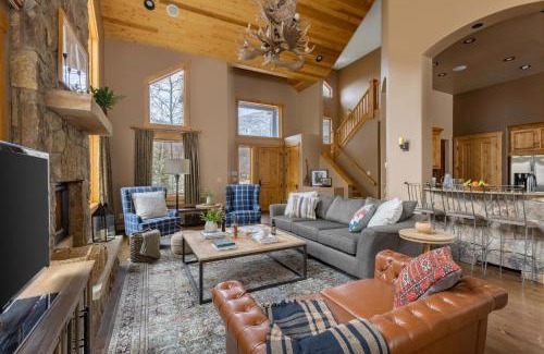 Highland Meadows House | Highline by AvantStay Breathtaking Mountain Home w Hot Tub Views