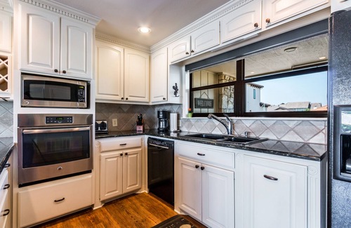 Horseshoe Bay House | Highly rated, Horseshoe Bay lakefront townhouse, spectacular sunrise lake view