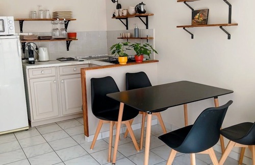 Downtown Angers Apartment | Highly sought-after neighborhood. T2 with parking.
