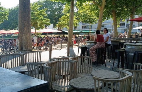 Downtown Angers Apartment | Highly sought-after neighborhood. T2 with parking.