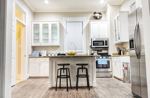 Washington Ave./ Memorial Park House | Highly Sought Cozy 2BR Modern House Best Location