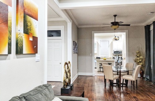 Washington Ave./ Memorial Park House | Highly Sought Cozy 2BR Modern House Best Location