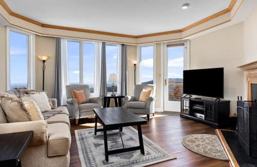 Chestnut Springs House | Highridge Court 24 with Wintergreen Advantage