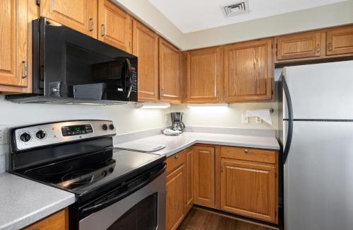 Chestnut Springs House | Highridge Court 24 with Wintergreen Advantage