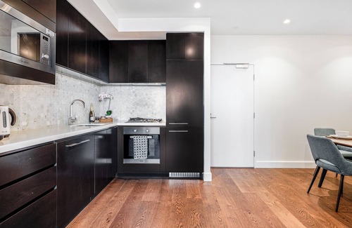 Box Hill Apartment | Highrise Skyline Spectacular View Luxury 2B2B1P