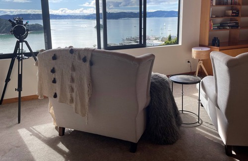 Paihia House | Highview House, magnificent seaviews, overlooking Paihia. Close to town & beach.