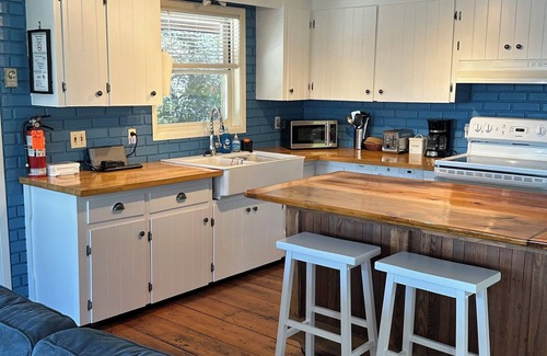 French River Cottage | Highview Three Season Cottage - as low as 229CAD/nt - 3 Bed, 1 Bath
