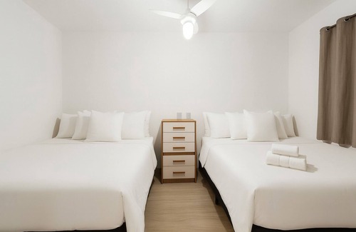 Santo Cristo Cabin | HighView Urban - Modern Rooms