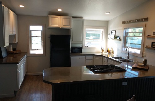 Santa Rita House | Highway 2 Modern Cottage