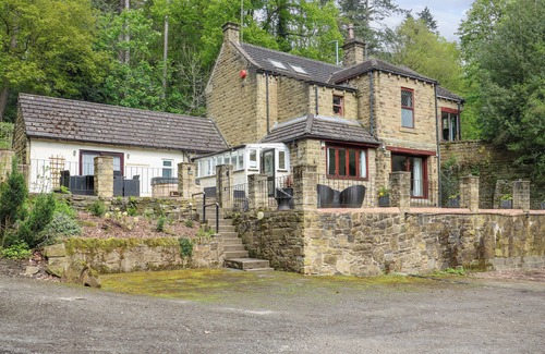 Hoylandswaine Cottage | Highwood Lodge
