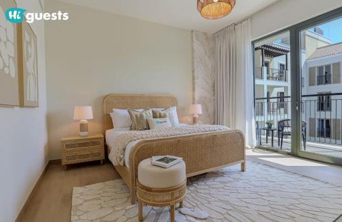 Dubai Apartment | HiGuests - Beachfront Living Stunning 4 BR with Maid's Room