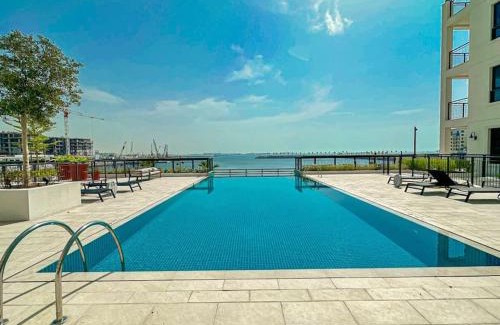 Dubai Apartment | HiGuests - Beachfront Living Stunning 4 BR with Maid's Room