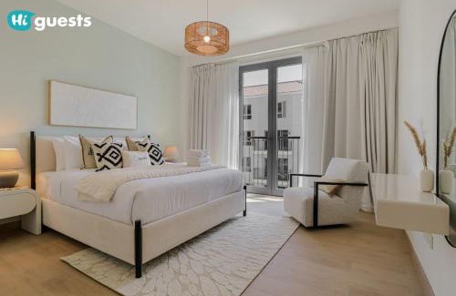 Dubai Apartment | HiGuests - Beachfront Living Stunning 4 BR with Maid's Room